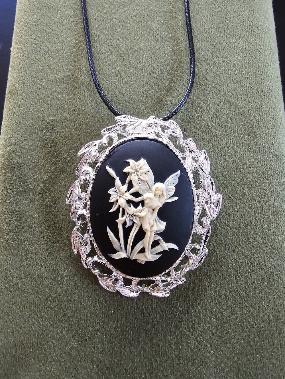 Vintage Cameo Fairy Pendant/brooch